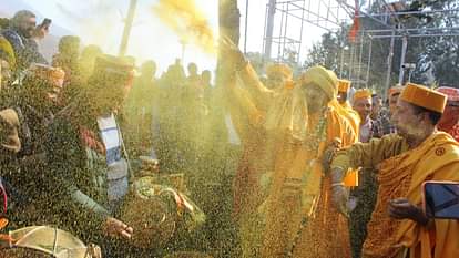 Himachal Pradesh Thousands of people pulled the chariot of Lord Raghunath with the slogan of Jai Siya Ram