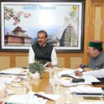 वन निगम ने रायल्टी राजस्व से अर्जित 41.30 करोड़ रुपये का चेक मुख्यमंत्री को भेंट