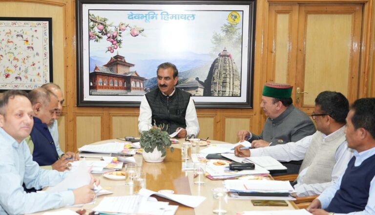 वन निगम ने रायल्टी राजस्व से अर्जित 41.30 करोड़ रुपये का चेक मुख्यमंत्री को भेंट