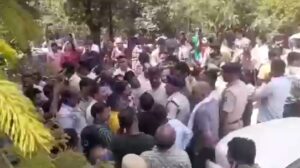 वीआईपी काफिले के गुजरने से लगा जाम, भड़की जनता