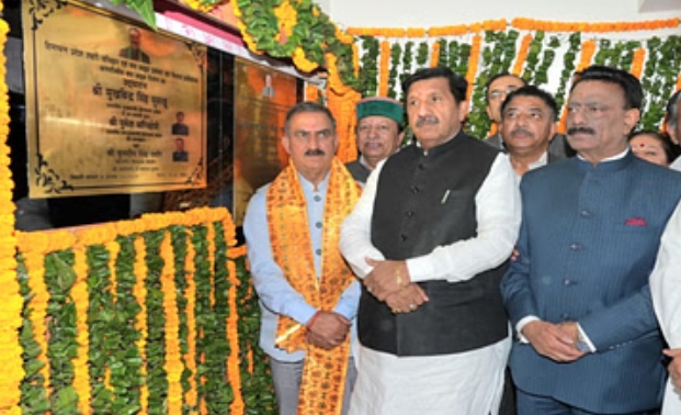 सीएम ने ठियोग में किया नवनिर्मित बस स्टैंड और एपीएमसी फल-सब्जी विपणन परिसर का उद्घाटन