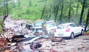 Mandi में बरपा कुदरत का कहर : बारिश से तबाही का खौफनाक मंजर, घर-दुकानें जलमग्न