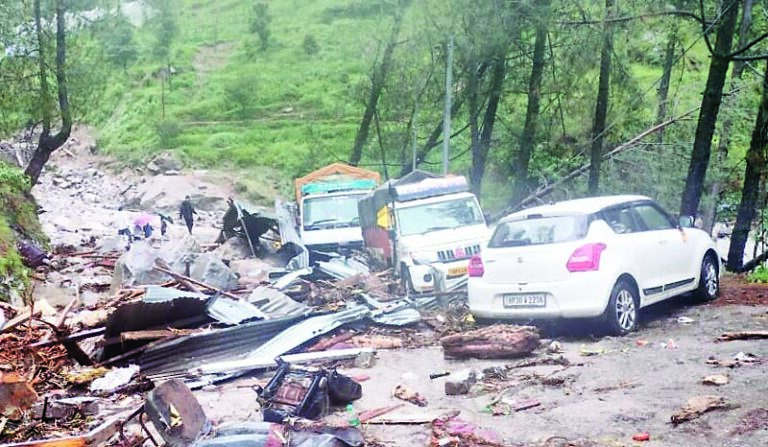 Mandi में बरपा कुदरत का कहर : बारिश से तबाही का खौफनाक मंजर, घर-दुकानें जलमग्न