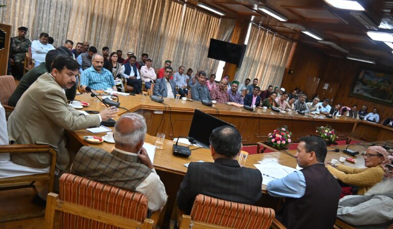 लूहरी जल विद्युत परियोजना के प्रभावितों की मांगों पर उठाए जाएंगे सकारात्मक कदम – उपायुक्त
