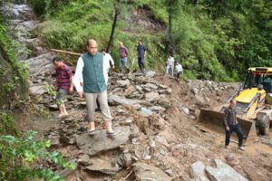 आपदा बहुत बड़ी है, बहुत बड़े पैमाने पर मदद की जरूरत है : जयराम ठाकुर