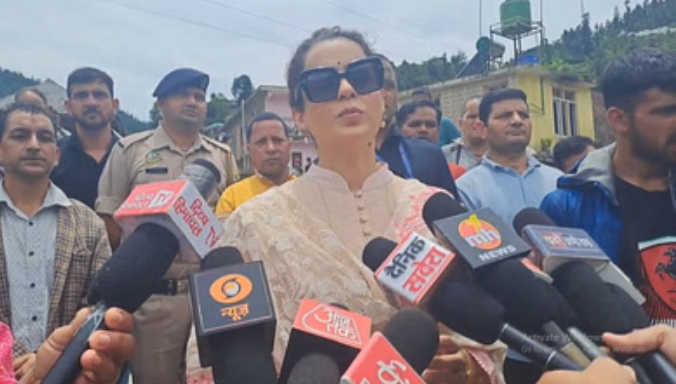 सराज पहुंची कंगना, बोली- केंद्र से मांगूंगी स्पेशल रिलिफ पैकेज, प्रदेश सरकार को बताया भ्रष्टाचारी